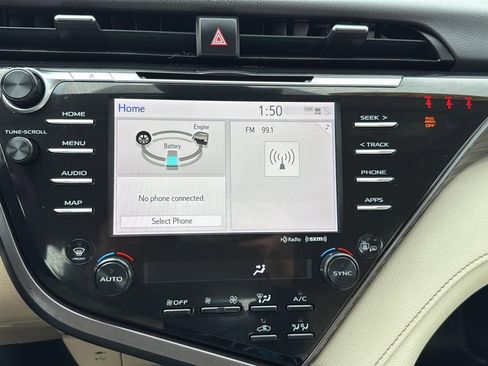 Used 2019 Toyota Camry XLE image 18