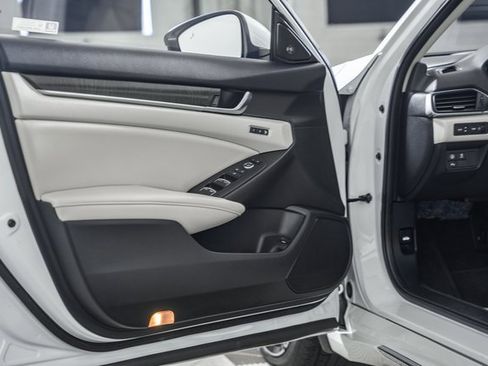 Used 2022 Honda Accord Touring image 37