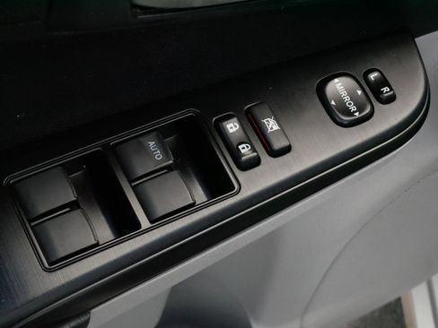 Used 2012 Toyota Camry LE FWD image 19