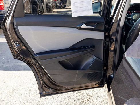 Used 2023 Volkswagen Taos SEL image 14