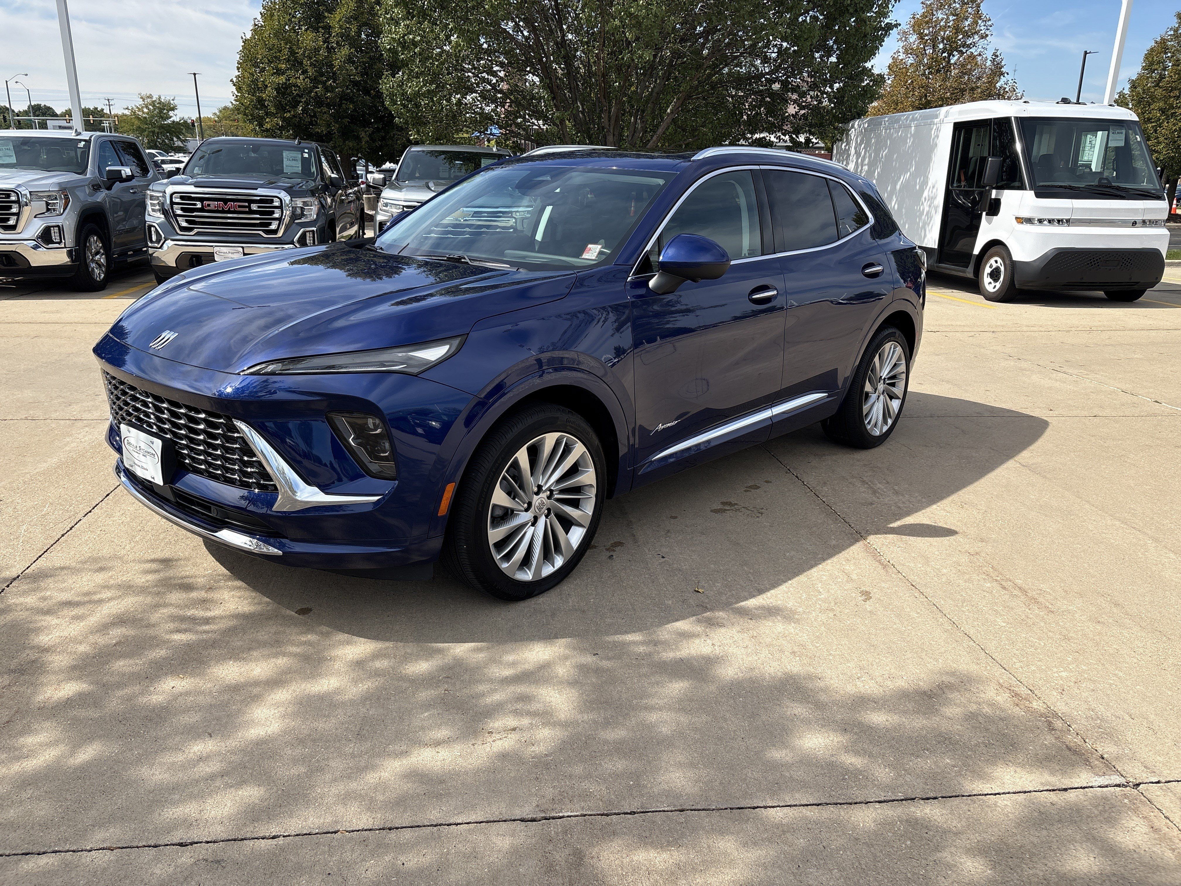 Used 2024 Buick Envision Avenir AWD/4WD image 3