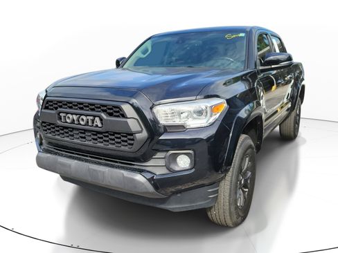 Used 2022 Toyota Tacoma SR5 w/ Technology Package AWD/4WD image 3