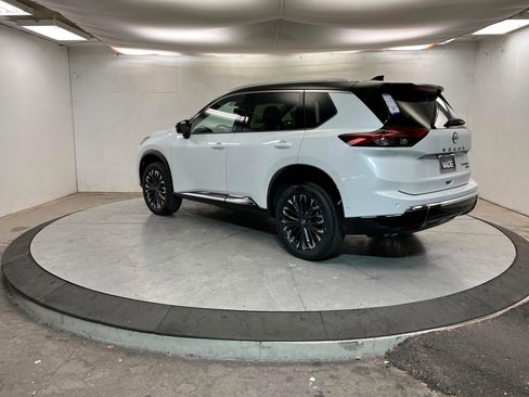 New 2026 Nissan Rogue Platinum w/ Platinum Premium Package image 3