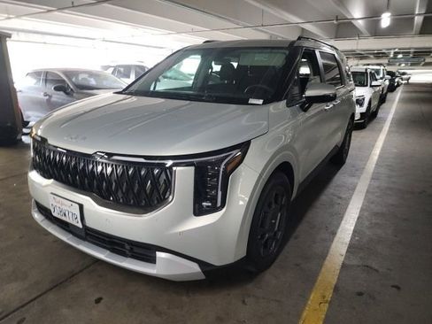 Certified 2025 Kia Carnival EX image 4