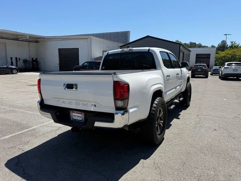 Used 2020 Toyota Tacoma SR5 RWD image 6