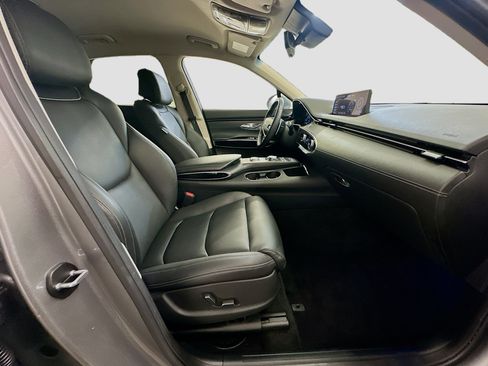 Used 2025 Genesis GV70 2.5T image 32