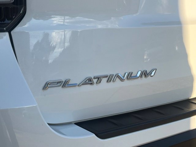 Used 2025 Ford Explorer Platinum RWD image 2