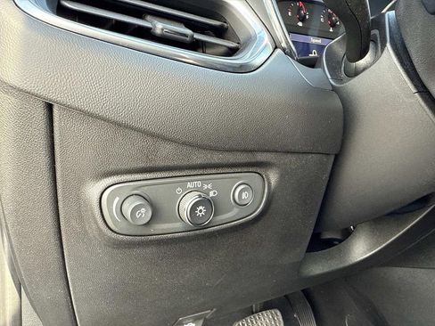 Used 2020 Chevrolet Equinox Premier image 31