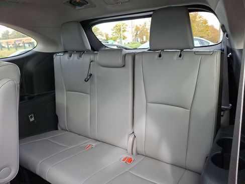 Used 2023 Toyota Highlander Platinum image 10