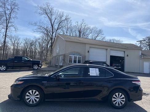 Used 2020 Toyota Camry LE w/ Fleet Convenience Package image 9