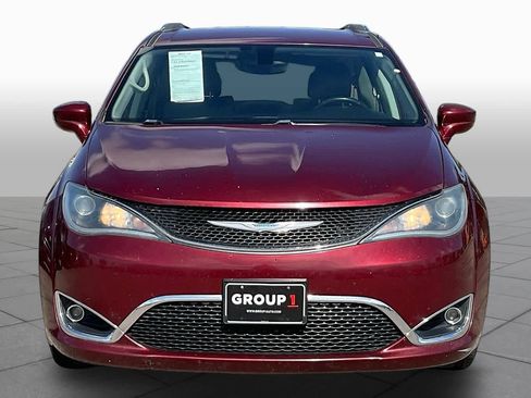 Used 2018 Chrysler Pacifica Touring-L FWD image 4