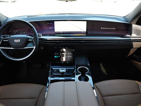 Used 2026 Cadillac Escalade Luxury w/ Touring Package image 7