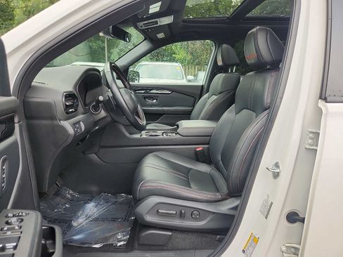 Used 2023 Honda Pilot TrailSport image 13