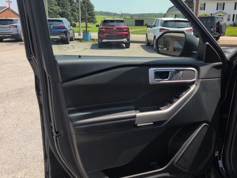 Used 2020 Ford Explorer XLT AWD/4WD image 22