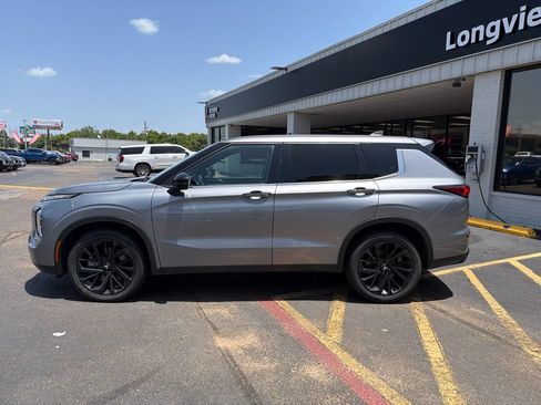 Used 2024 Mitsubishi Outlander SE Black Edition FWD image 11