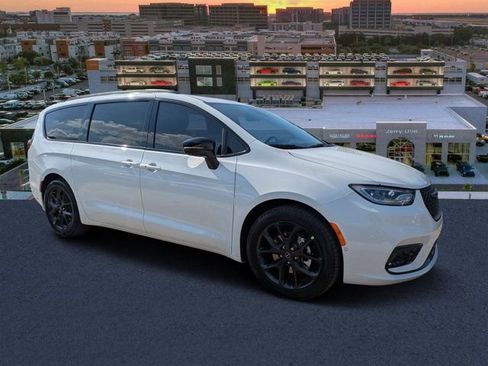 New 2026 Chrysler Pacifica Limited w/ S Appearance Package FWD image 1