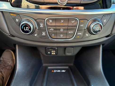 Used 2023 Chevrolet Traverse Premier AWD/4WD image 30