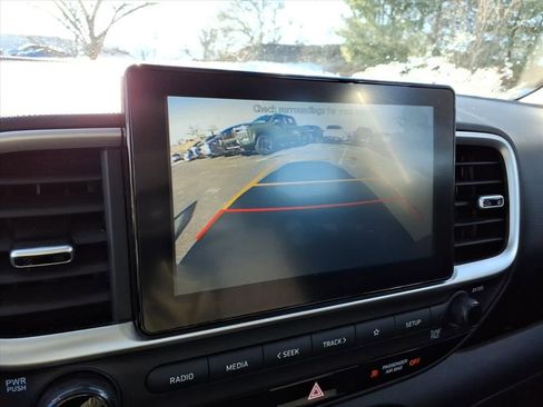 Used 2020 Hyundai Venue SE image 22