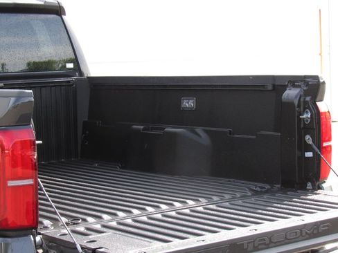 Certified 2025 Toyota Tacoma SR5 AWD/4WD image 9