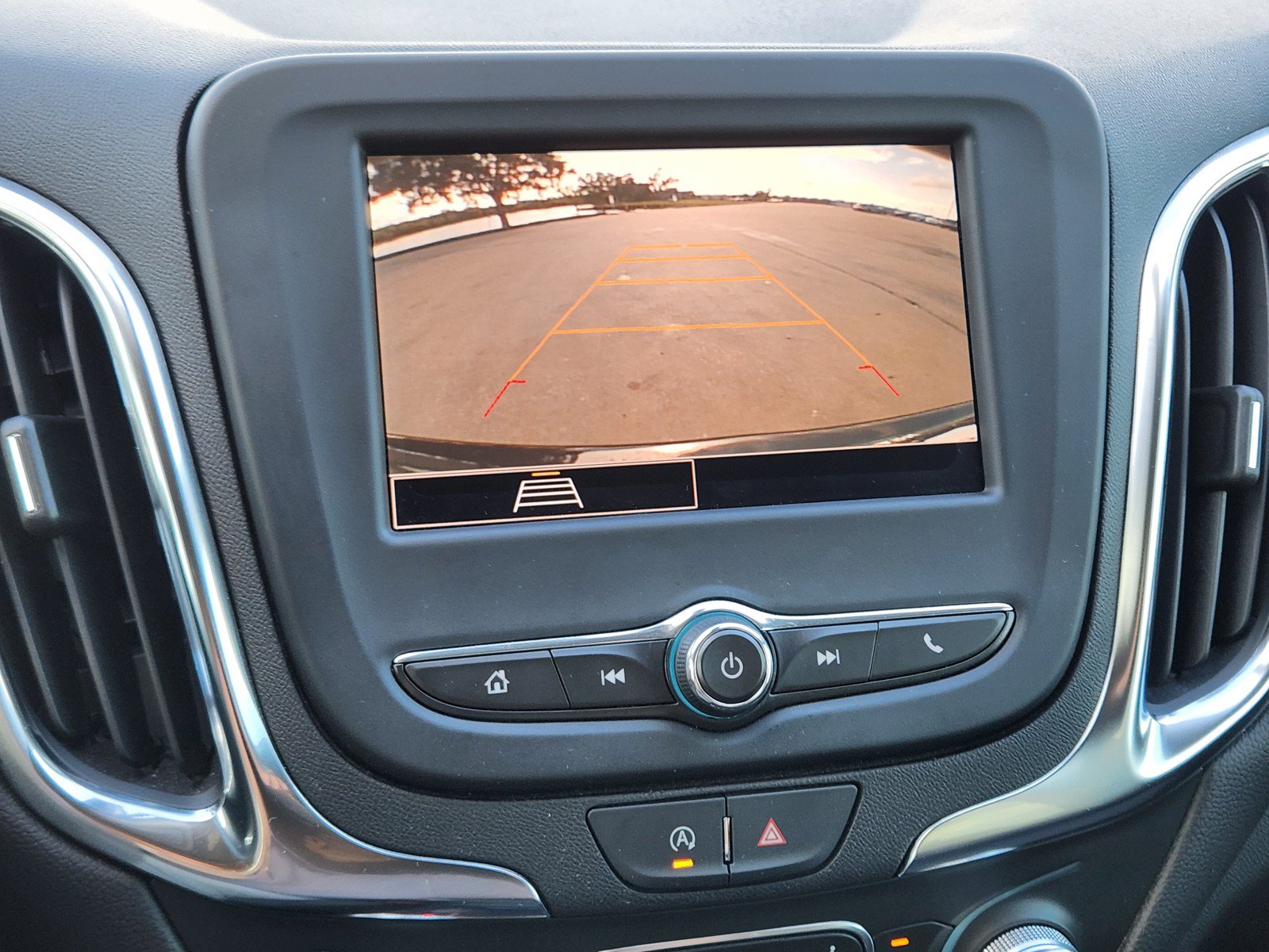 Used 2024 Chevrolet Equinox LT FWD image 7