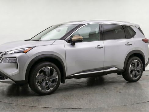 Used 2025 Nissan Rogue SV FWD image 3