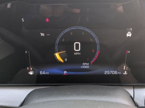 Used 2024 Chevrolet Trax LT w/ LT Convenience Package image 13