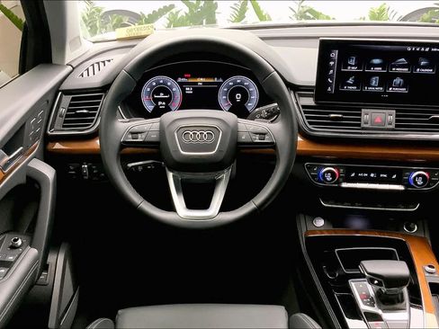 Used 2023 Audi Q5 2.0T Premium Plus w/ Premium Plus Package AWD/4WD image 6