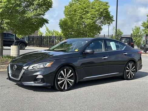 Certified 2019 Nissan Altima 2.5 Platinum image 3
