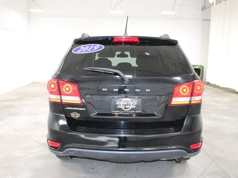 Used 2019 Dodge Journey SE w/ Connectivity Group FWD image 8