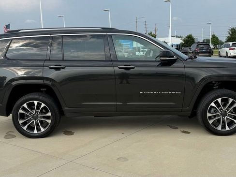 Certified 2022 Jeep Grand Cherokee L Overland w/ Luxury Tech Group IV AWD/4WD image 7