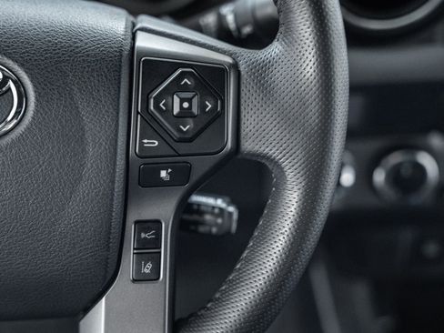 Used 2019 Toyota Tacoma TRD Sport image 35