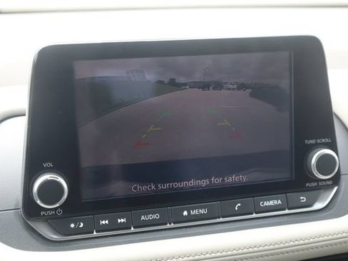 Used 2025 Nissan Rogue SV FWD image 17