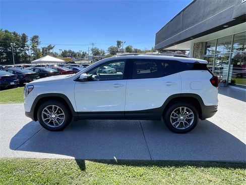 Used 2024 GMC Terrain SLT image 13
