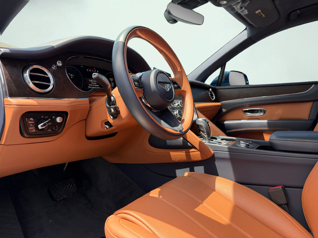Used 2023 Bentley Bentayga AWD/4WD image 32