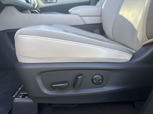 Used 2025 Nissan Pathfinder SL w/ SL Premium Package image 24