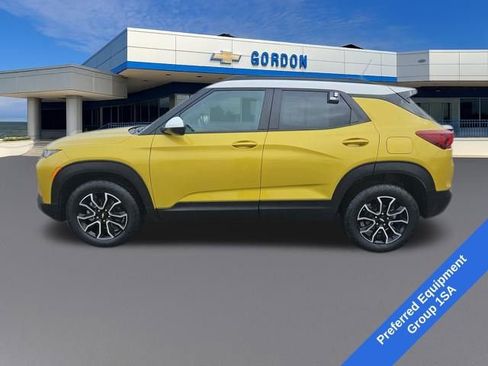 Used 2023 Chevrolet TrailBlazer ACTIV w/ Technology Package image 2