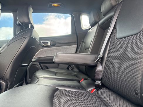 Used 2025 Jeep Compass Latitude image 35