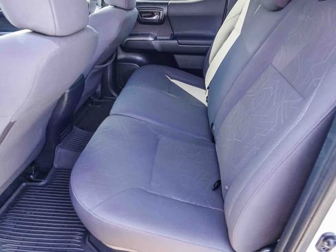 Used 2017 Toyota Tacoma TRD Sport w/ Tow Package (A/T) image 16