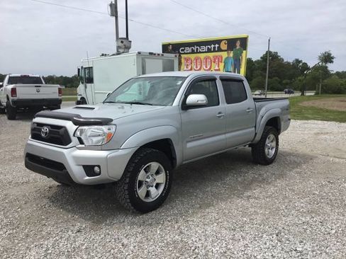 Used 2013 Toyota Tacoma 4x4 Double Cab w/ TRD Sport Pkg image 7