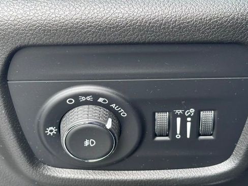 Used 2021 Jeep Grand Cherokee L Limited w/ Luxury Tech Group II image 15