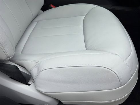 Used 2025 Land Rover Range Rover Sport image 43