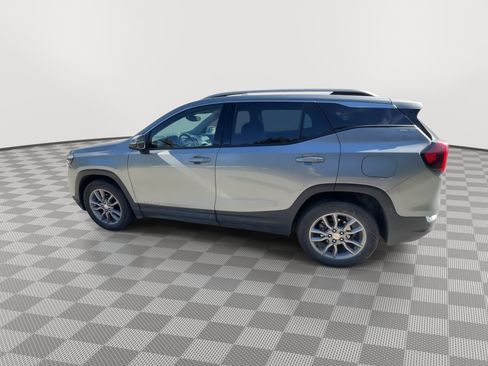 Used 2024 GMC Terrain SLT AWD/4WD image 5