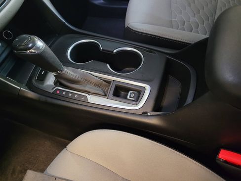 Used 2020 Chevrolet Equinox LS AWD/4WD image 26