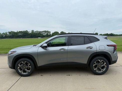 New 2026 Chevrolet Trax LT FWD image 8