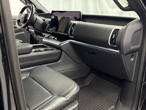 Used 2025 Ford Expedition Max Platinum w/ Stealth Performance Package AWD/4WD image 31
