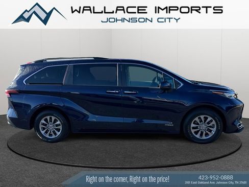 Used 2021 Toyota Sienna XLE w/ XLE Plus Package image 6
