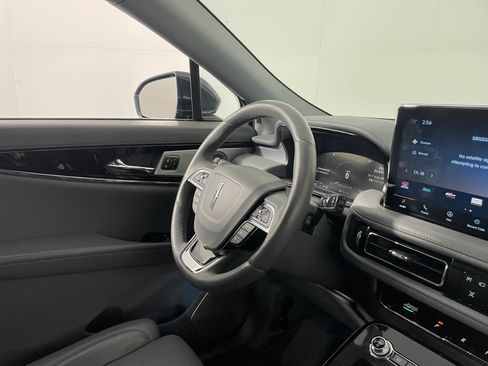 Used 2023 Lincoln Nautilus Reserve w/ Equipment Group 202A image 21