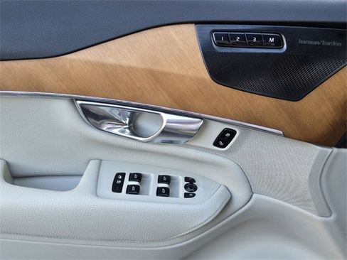 Used 2022 Volvo XC90 T6 Momentum w/ Climate Package image 26