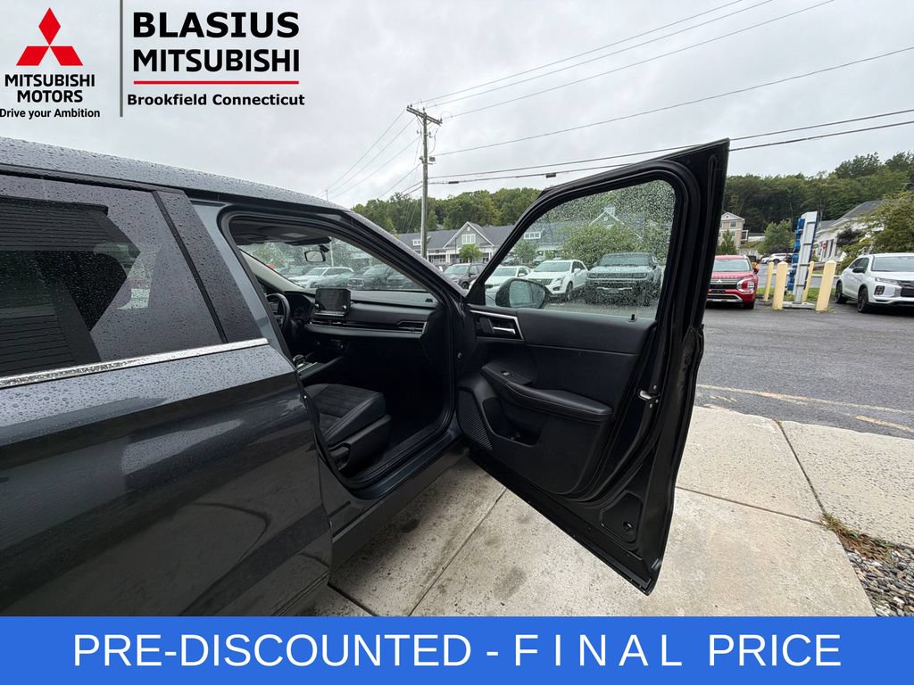 Used 2024 Mitsubishi Outlander SE FWD image 52