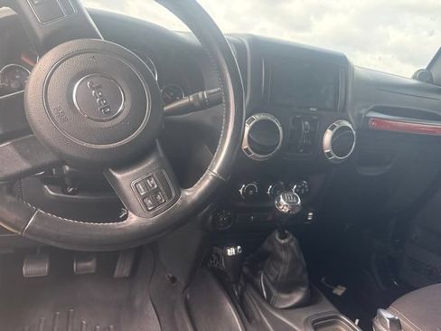 Used 2014 Jeep Wrangler Unlimited Sahara AWD/4WD image 7